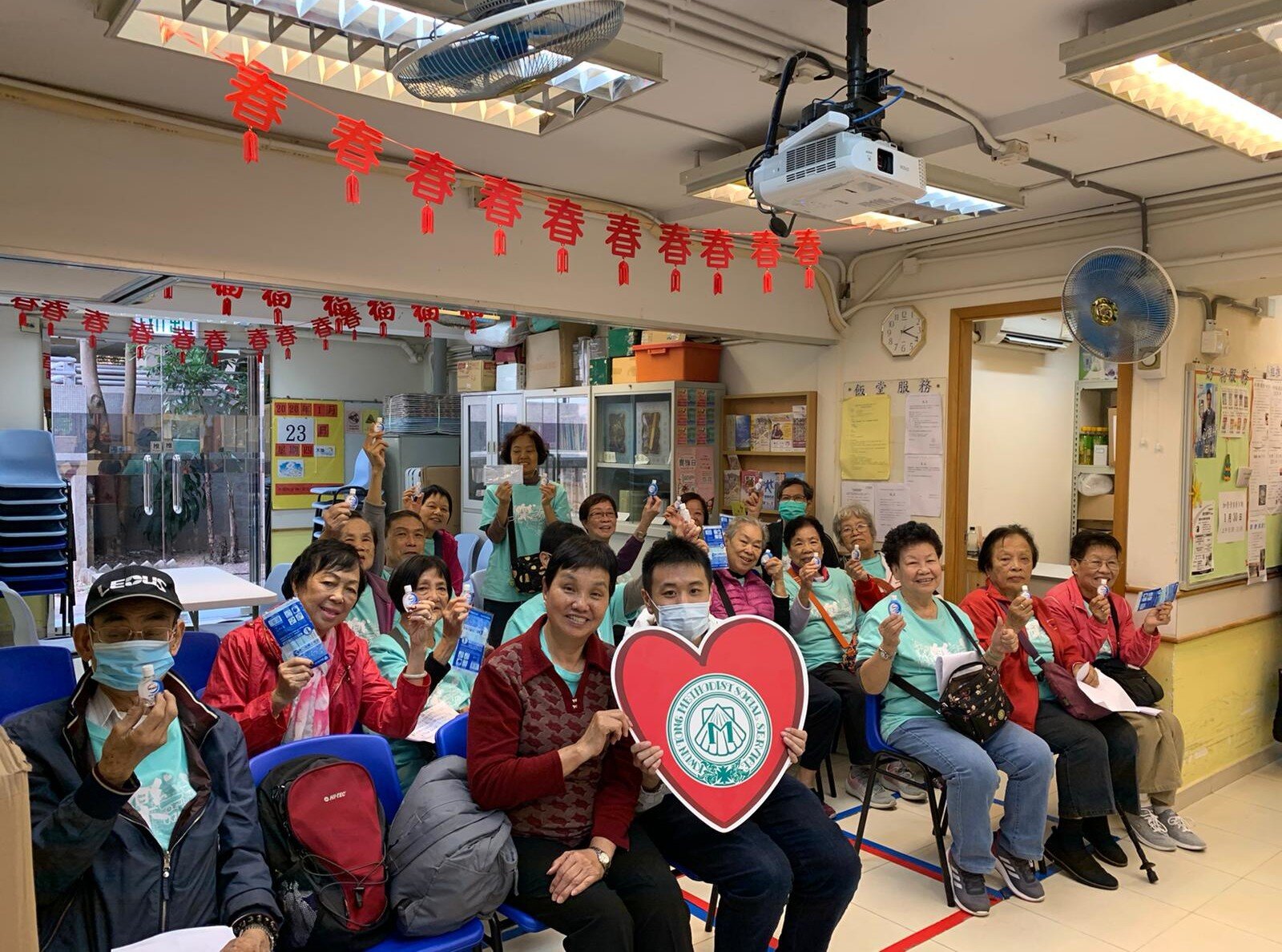 防疫用品一度短缺,出行困難的長者、長期病患者及基層要取得物資更是難上加難,樂施會在農曆新年前起為他們提供各方面的支援。